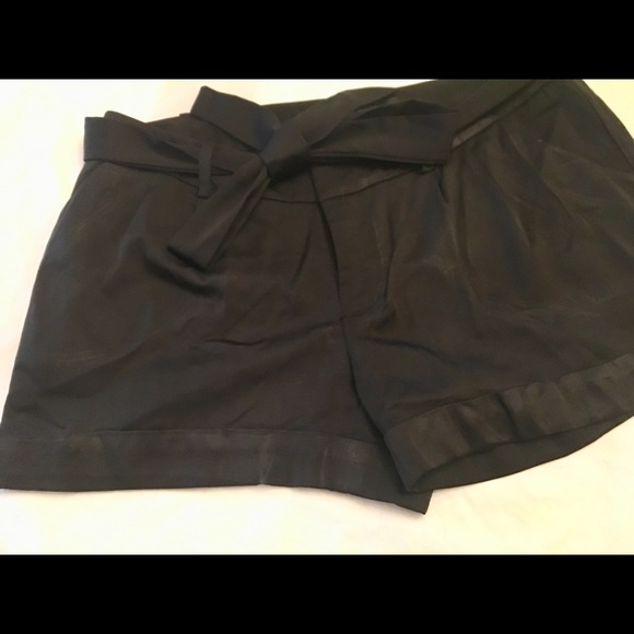 Black shorts - Picture 7 of 8